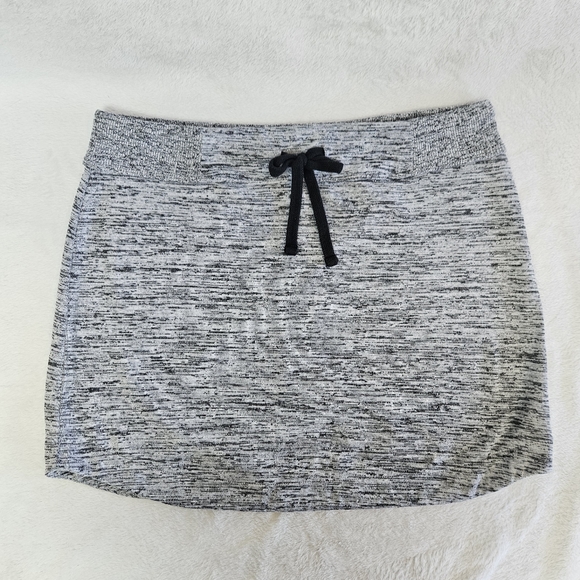 Women’s Athleta Heathered Gray Downplay Mini Skirt Athletic Medium - Picture 1 of 5